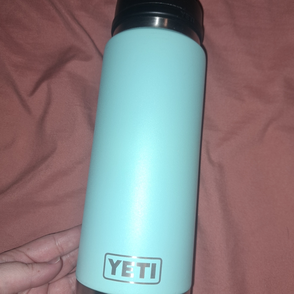 26 oz Yeti with screw on lid